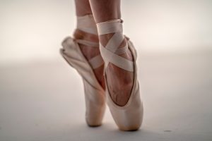 ballerina's feet en pointe